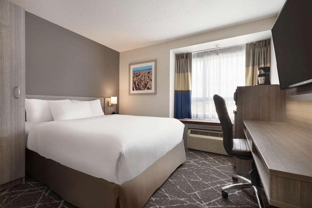 Microtel Inn & Suites By Wyndham Kanata Ottawa West Номер фото