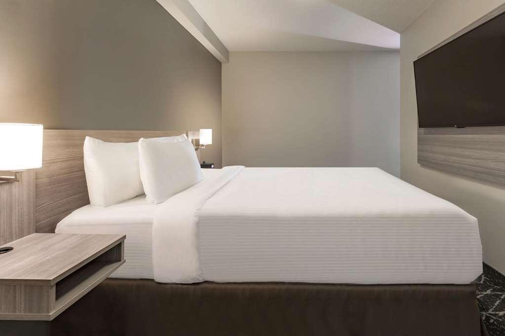 Microtel Inn & Suites By Wyndham Kanata Ottawa West Номер фото