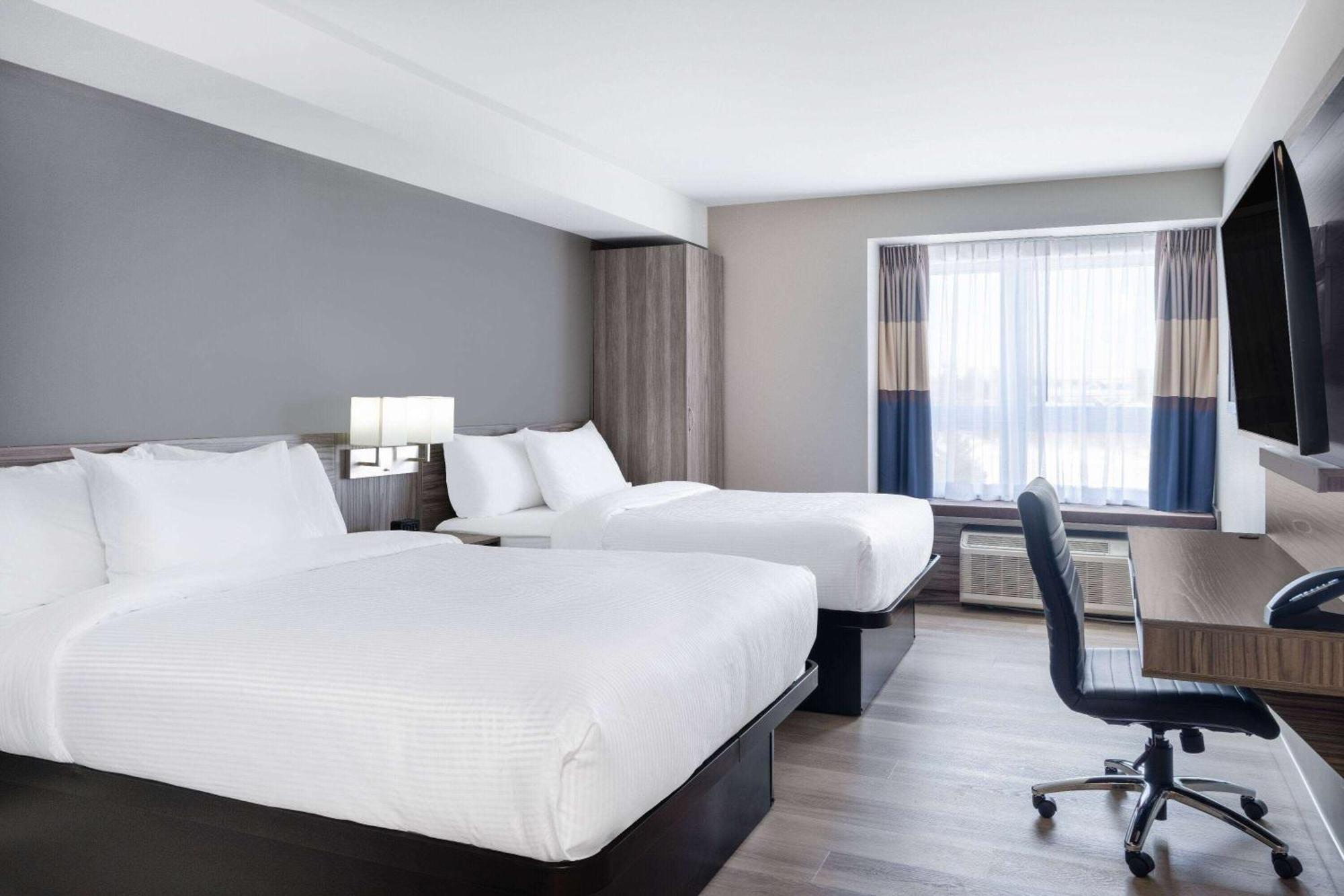 Microtel Inn & Suites By Wyndham Kanata Ottawa West Экстерьер фото