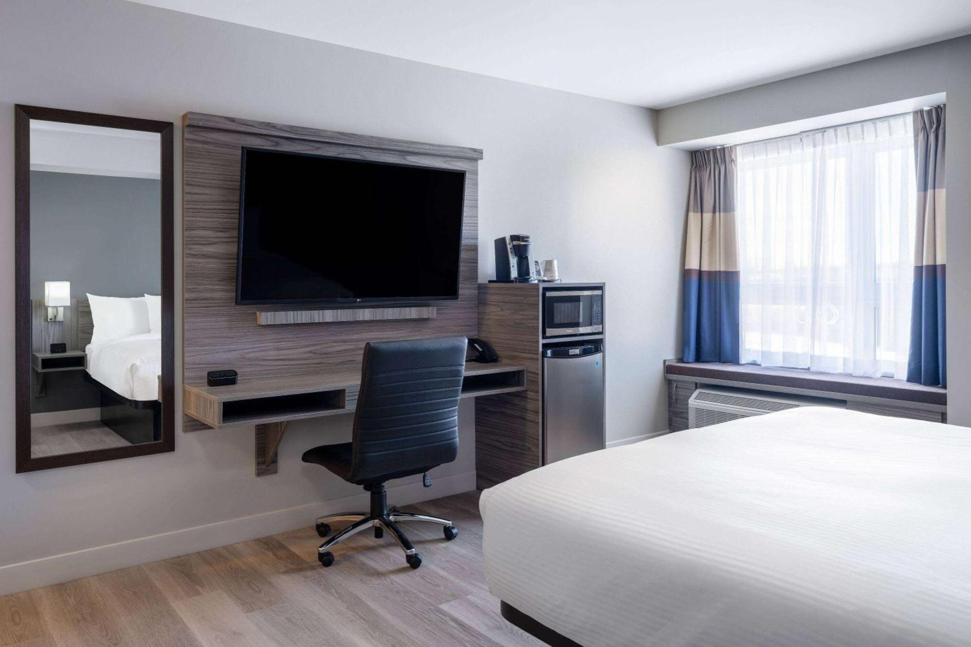 Microtel Inn & Suites By Wyndham Kanata Ottawa West Экстерьер фото
