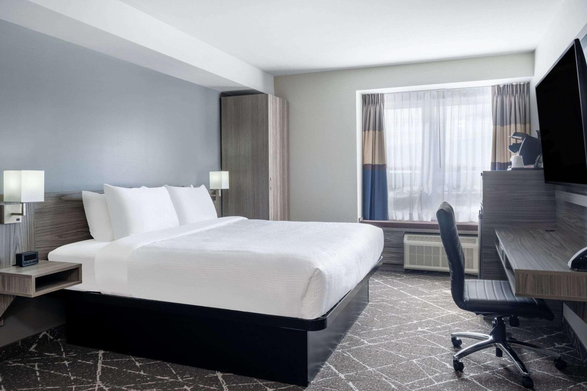 Microtel Inn & Suites By Wyndham Kanata Ottawa West Экстерьер фото